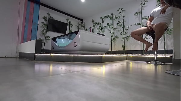 PRIMERA PARTE hermosa colombiana le encanta follar y chupar llega a un hotel en brasil